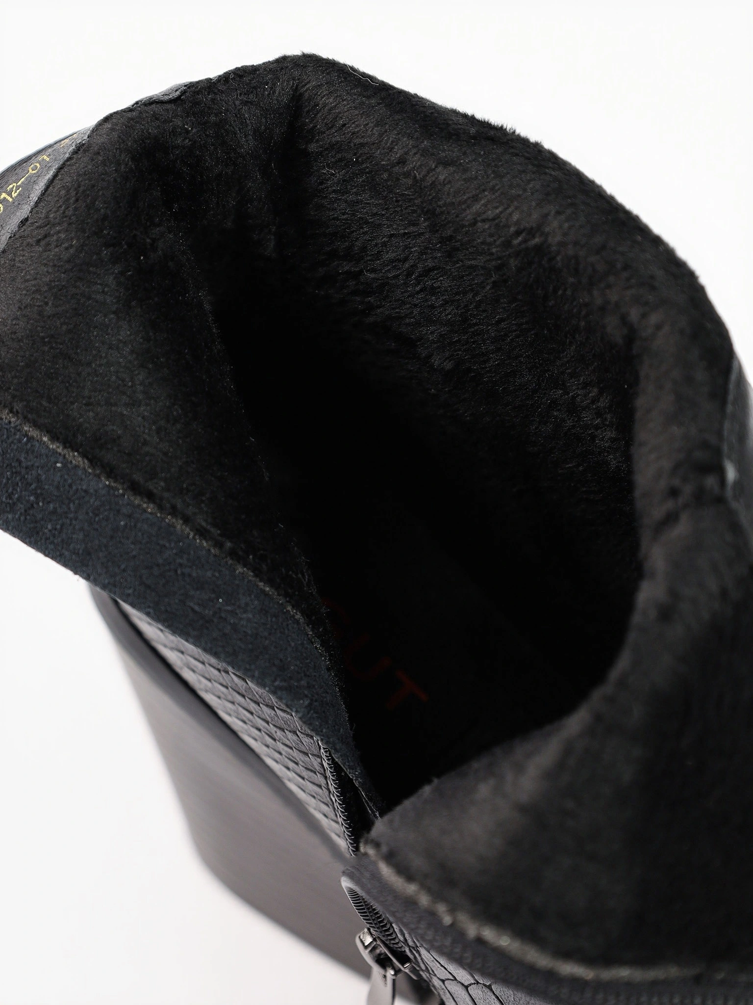 Ботильоны черного цвета из натуральной кожи под рептилию